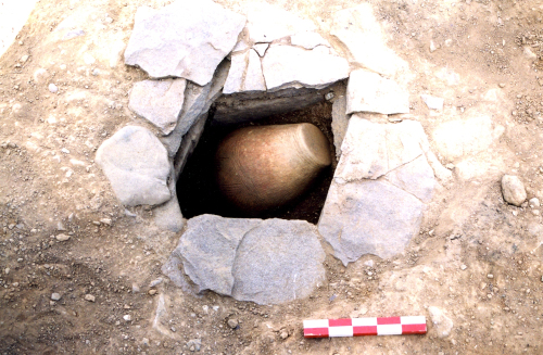 barrow-with-central-cist-containing-a-cremation-in-an-inverted-urn